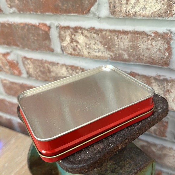 Vintage 1984 Santa Playing Cards In A Tin Box - Picture 8 of 13